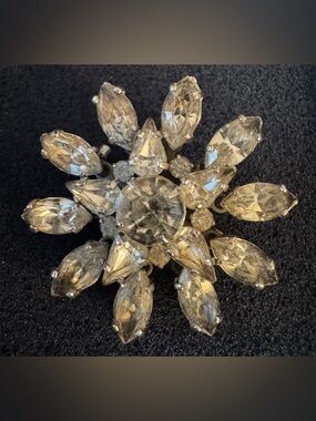 Vintage Crystal Flower Brooch Pin - Clear Rhinestones